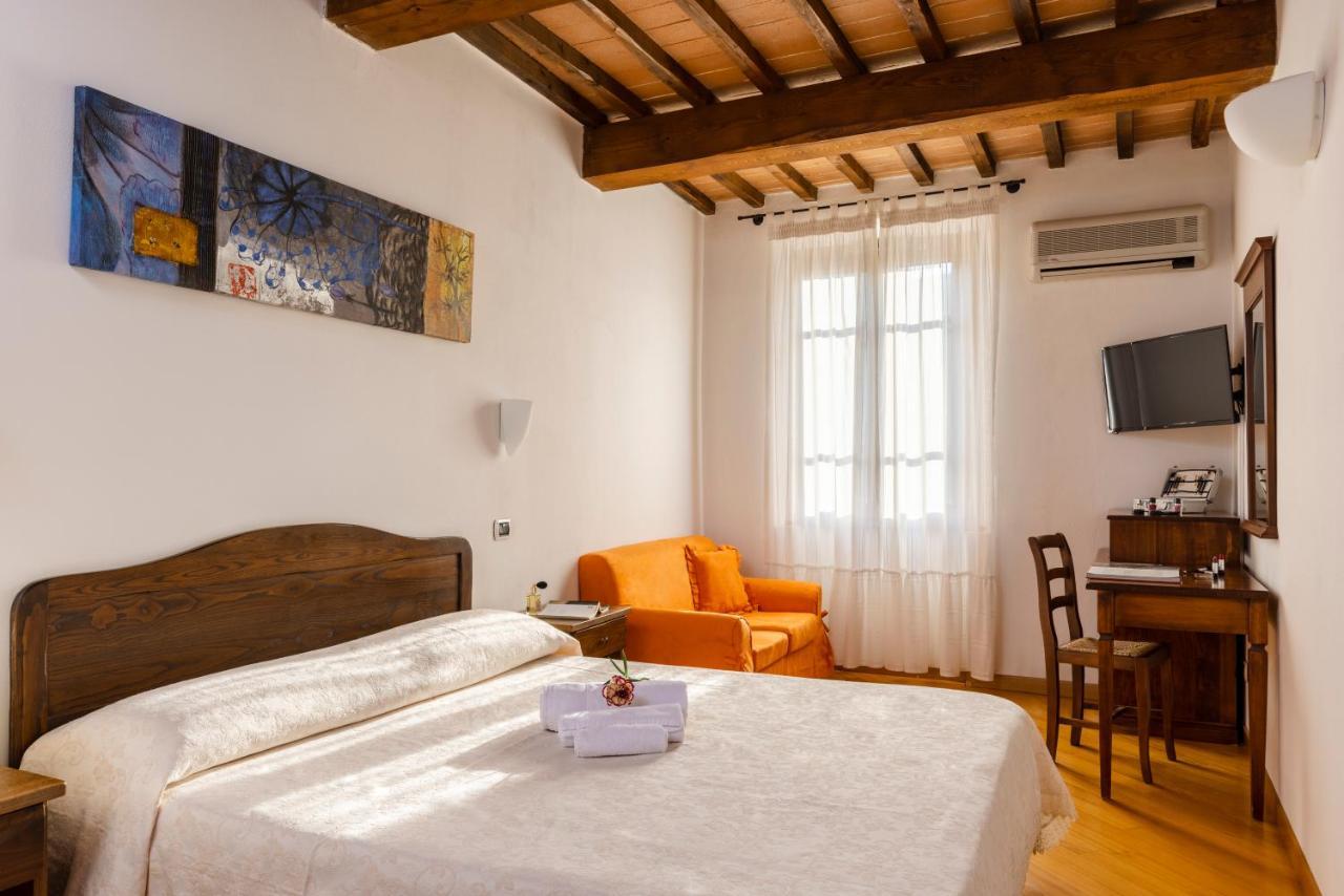 Hotel La Pace Asciano Extérieur photo