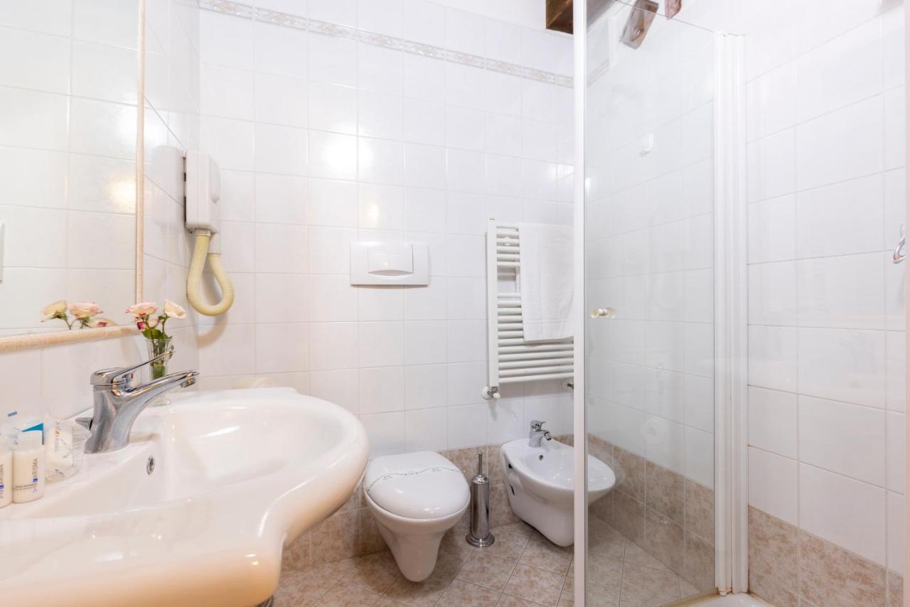 Hotel La Pace Asciano Extérieur photo
