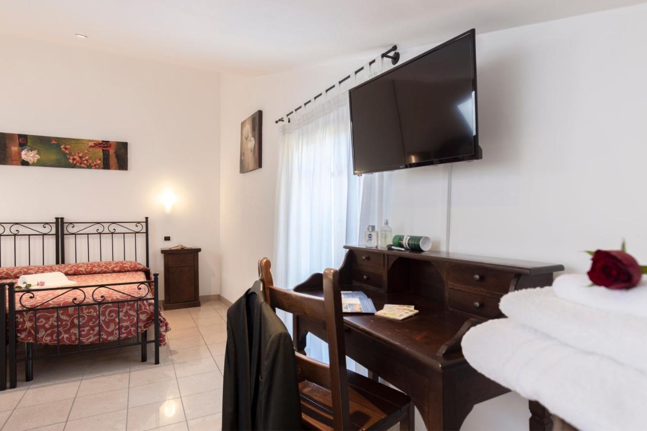Hotel La Pace Asciano Extérieur photo